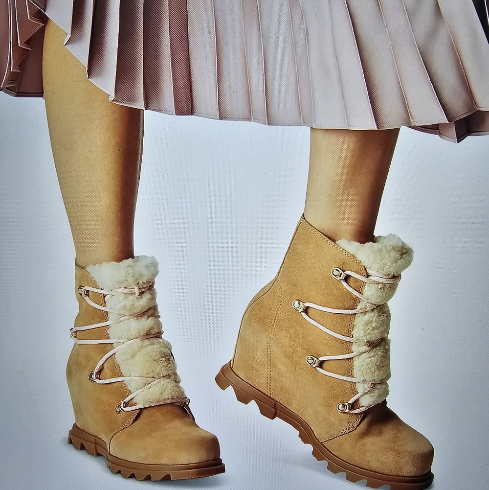 Sorel Women's Tan Shearling Lace-Up Boots